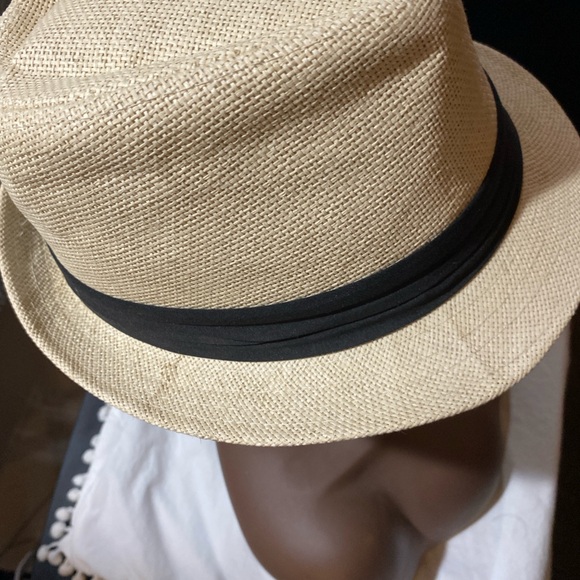 Stylish Tan Fedora with Black Band - Picture 10 of 12